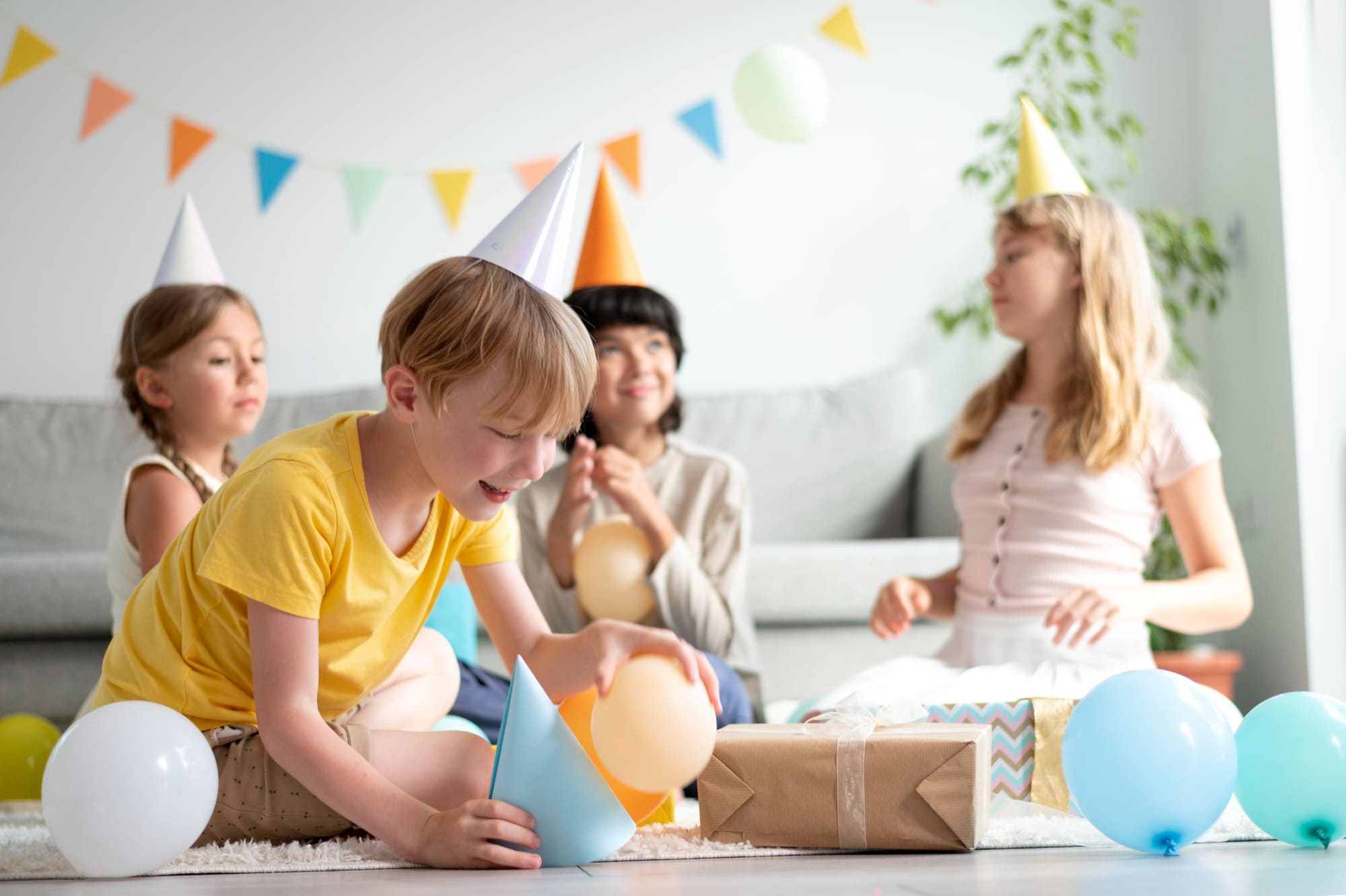 Bambini che si divertono in una festa di compleanno